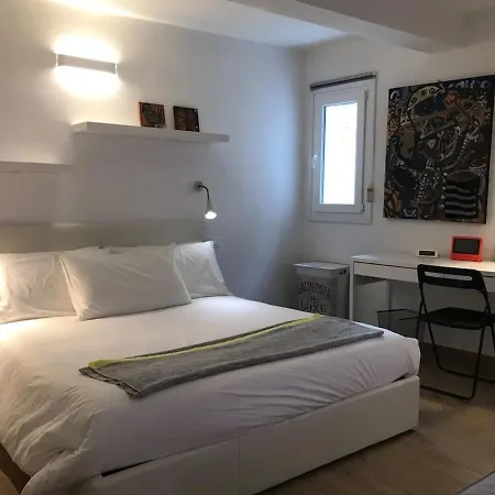 Appena Ristrutturato In Centro بيت للعطل *